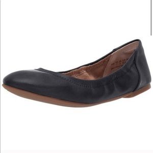 Black ballet flats